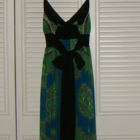 Beautiful Lightweight Dress - Picture 7 of 8